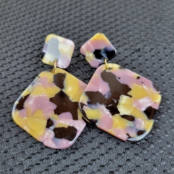 Shades of Soft Pink/Mustard/Black Acrylic Tortoise Earrings (#E15) - Picture 2 of 3